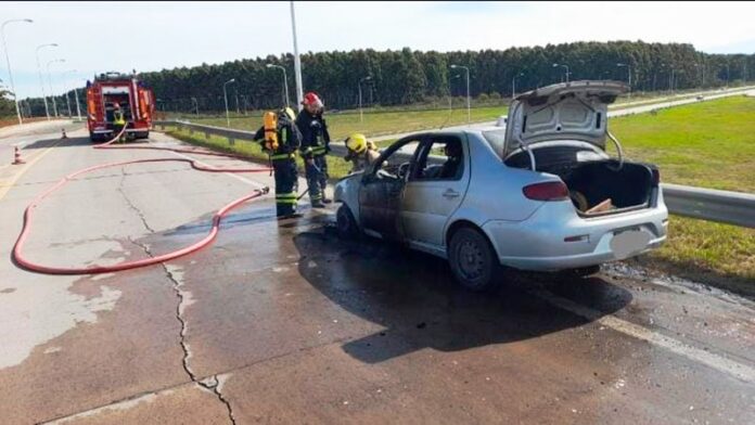 Pagina 7 Se incendió un auto en la Autovía Gervasio