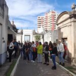 p4 Recorrido de gu+¡as de turismo por el cementerio (2)