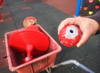 La Plaza Blanda con algunos juegos dañados en dos meses