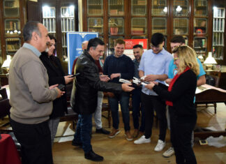 UADER: Entregaron calculadoras científicas a estudiantes