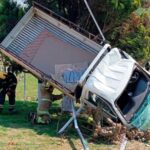 Pagina 7 Quedó sobre un alambrado tras salir de la calle