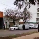 Pagina 7 Un auto terminó de costado tras un choque