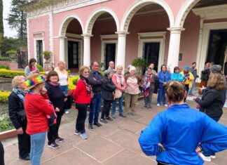 Adultos mayores disfrutaron de una visita especial al Palacio