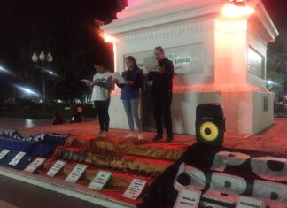 Pañuelazo en la plaza en defensa de lo conseguido