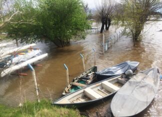 Al llegar a los 5,50 metros. El río registró otro pico