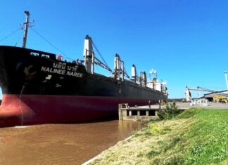Zarpó un buque e ingresó otro al Puerto uruguayense