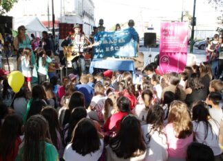La Palabra de Feria con los artistas en la plaza