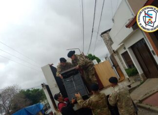 Creciente del río Uruguay: Bomberos llevan a cabo tareas de evacuación