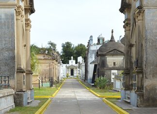 Desde el cementerio citan a familiares de fallecidos