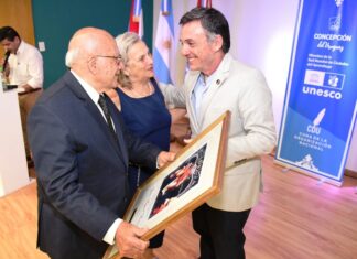 Juan Lacava recibió el reconocimiento comunitario