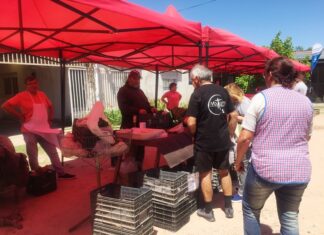 La Feria en tu Barrio pasó por la parroquia San Roque