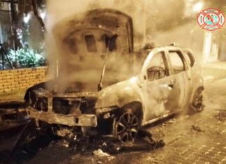 Un vehículo fue reducido a cenizas