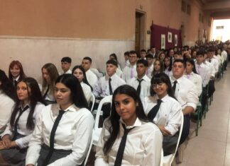 Colación. Más de 180 estudiantes egresaron del Colegio