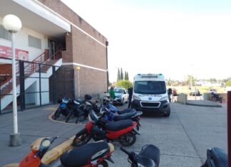 Hospital: Quejas por las motos y los remises en la parada de ambulancias