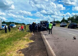 Una mujer perdió su vida y hay tres menores heridos