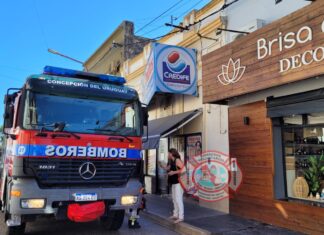 Controlan incendios de cables a metros de la peatonal