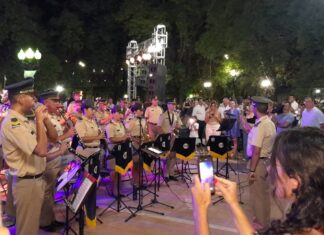 Con la música de las bandas militares se homenajeó a San Martín y Urquiza
