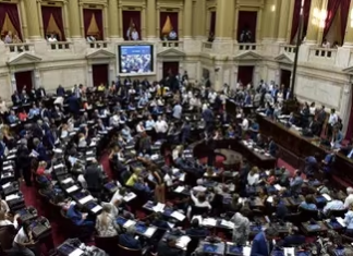 A horas de retomar el tratamiento de la Ley Ómnibus, se empantana la negociación por los artículos en disputa