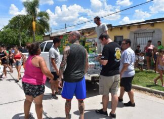 Emanuel Noir acercó alimentos al comedor Carita Feliz