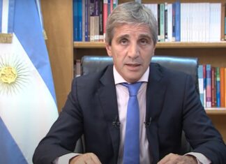 Caputo confirmó que habrá un bono para jubilados en marzo: $70.000 para los que cobren la mínima