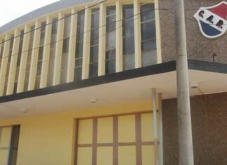 Los sorprenden robando en el club Rivadavia y quedaron en libertad