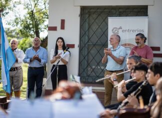 Hubo música y danza folclórica en la entrega de banderas en el Museo Hogar Escuela Eva Perón