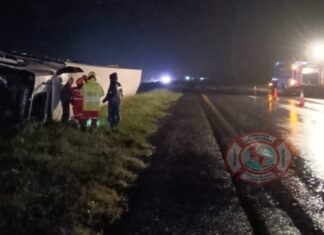 Despiste y vuelco sobre la Autovía Artigas: camión protagonizó un incidente vial