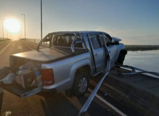 Conductor pierde control en puente internacional: Barreras de contención evitan tragedia
