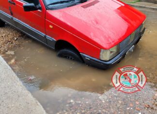 90 mm de lluvia hasta el momento y autos rescatados