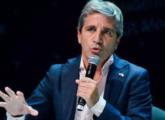 “En un mes competirán con importadores”, advirtió Caputo