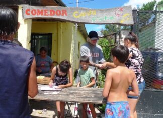 Recolectaron y entregaron útiles a los gurises del comedor “Carita Feliz”