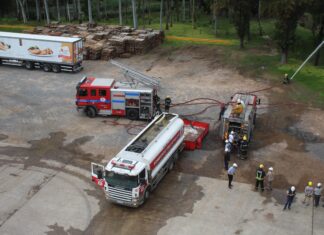 Impresionante operativo durante el simulacro de incendio en planta avícola
