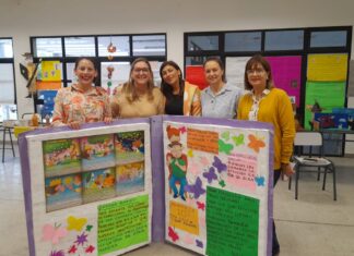 Alumnos de la Escuela Secundaria Nº10 presentaron una obra de teatro de Adela Basch y recibieron el saludo y reconocimiento de la autora