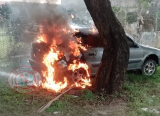 Bomberos contuvieron el fuego en un auto
