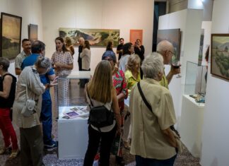 Con un recorrido guiado se despide la muestra del artista plástico Asef Bichilani
