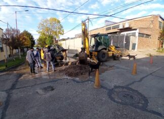 Repararon una pérdida de agua en el barrio Puerto Viejo