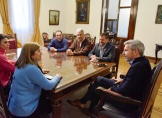 PRIVATIZACIÓN Y CIERRES. Frigerio recibió a trabajadores de medios públicos