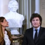CASA ROSADA. Milei y Zulemita inauguraron el busto de Menem