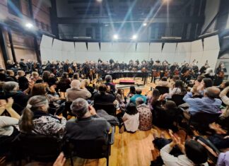 Con público, que acudió por primera vez, la Sinfónica brindó un concierto a sala llena