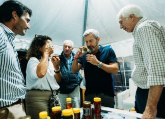 Frigerio visitó a los expositores en la jornada de sensibilización sobre consumo de mie