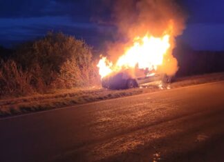 Video: una camioneta fue reducida a cenizas tras un incendio en ruta 20