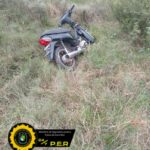 7 moto abandonada en un descampado
