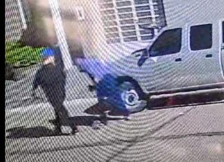 Video: jóvenes pincharon cubiertas a dos camionetas estacionadas