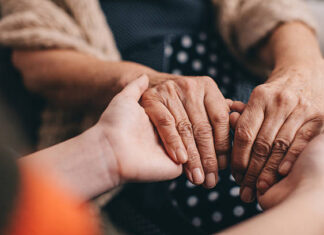 Emitieron un llamado solidario en favor de una persona mayor