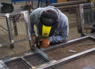 Estudiantes de la Técnica Herminio Juan Quirós elaboran bancos accesibles para espacios públicos