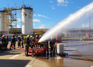 Bomberos realizó un simulacro de incendio en la planta de YPF