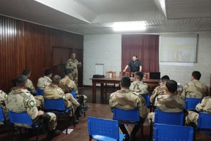 capacitan al personal policial y naval1