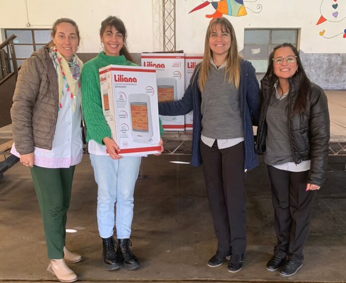 caseros - entrega de estufas en las escuelas1