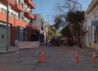 Interrumpen el tránsito en Leguizamón por tareas de bacheo