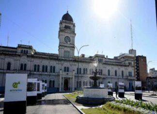 DE CARA A LA PARITARIA. El Gobierno alertó que la recaudación cayó un 25%